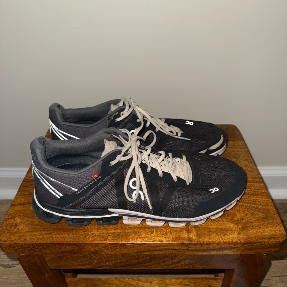 On Cloud Cloud Flow Running Shoes